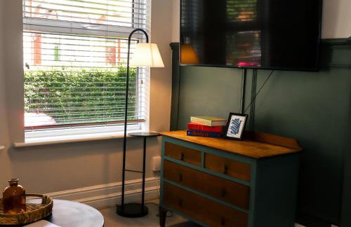 Spacious Stylish Home with FREE Parking 10 Mins to Manchester Centre & AO Arena Ideal for Groups & Long Stays - Foto 1