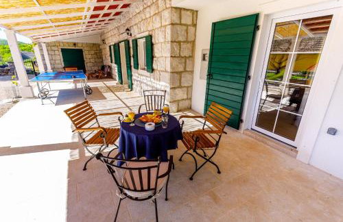 Charming stone house with private pool & jacuzzi - Holiday Home Vera - Photo 4