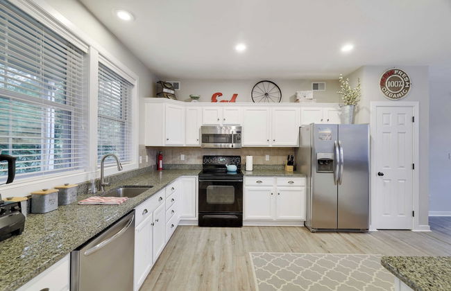 The Nest at Pinecrest by Avantstay Spacious Deck, Game Room, Fire Pit - Foto 16