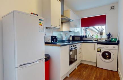 Cosy 2 bed Apartment 1st Floor Business & Leisure Parking and Wifi by Jesswood Properties - Foto 4
