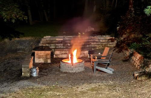 Bluebird Cabin - Cozy A-Frame Retreat - Photo 27