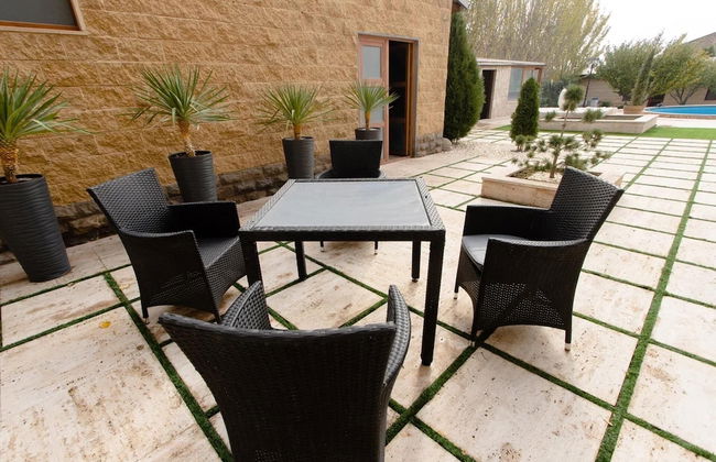 4 Bed Villa Estate Sleeps 7 - Pool, Garden, Sauna - Photo 22