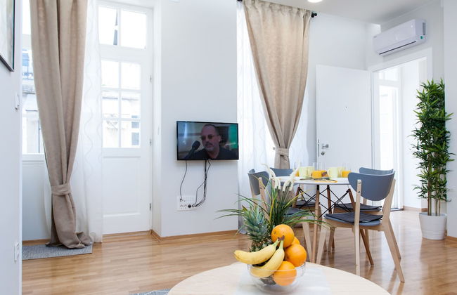 Luxury Main Square Apartments - Photo 9