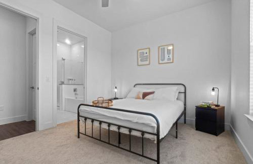 Lavish Escape 1Bd1Ba Pool w Golf Sim - Foto 2