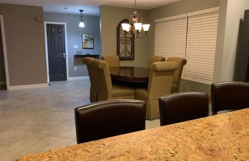 Lakefront Home Where You Can Retreat and Relax - Foto 10