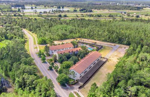 Vibrant 4BR Family Townhome 1 mile from Disney World and Disney Springs - Photo 34