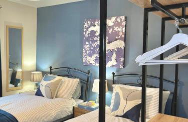 Ideal 4-bed home sleeps 7 - Nr Trafford Ctr & M60 - Foto 7