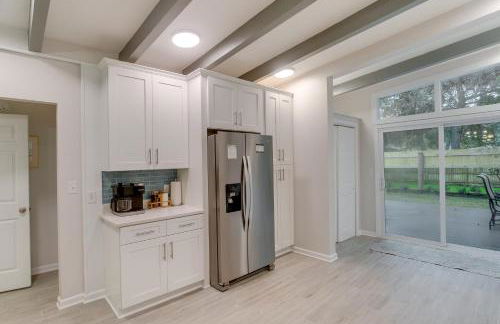 Bright Jekyll Island Home with Deck Less Than 1 Mi to Beach - Foto 11