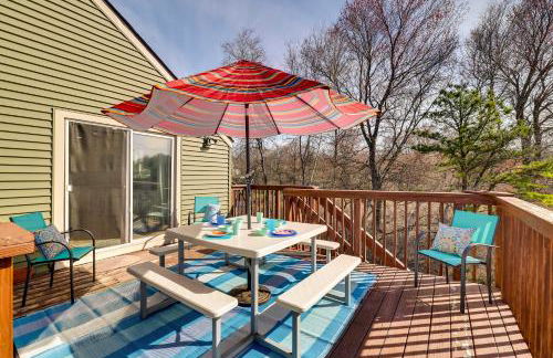 Dock and Fire Pit Lakefront Poconos Retreat! - Foto 24