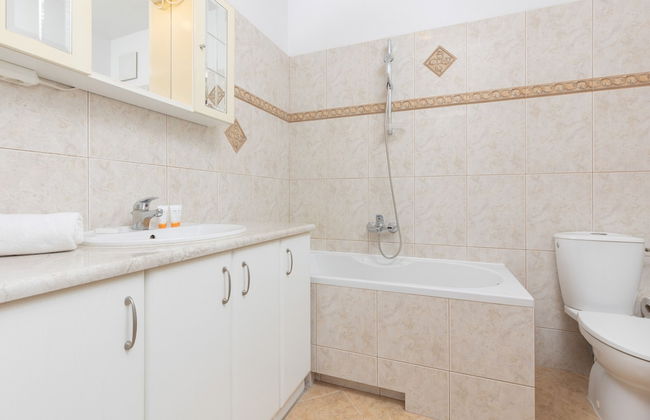 Belgradzka Apartment Warsaw by Renters - Photo 19