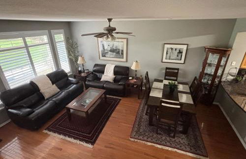 Unwind in Style in this stunning townhome retreat - Foto 6