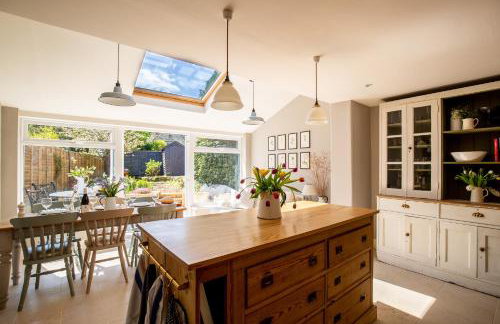 Gleneda Cottage - a renovated, traditional Cotswold cottage full of charm with fireplace and garden - Photo 18