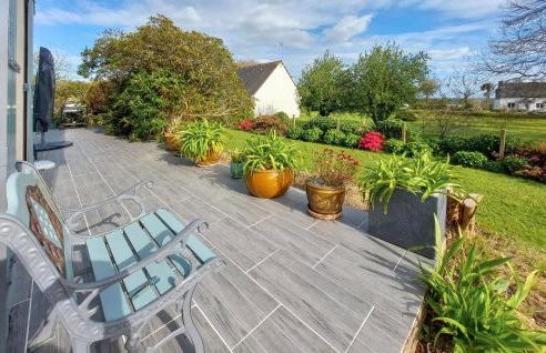 Gorgeous Apartment In Concarneau - Photo 14