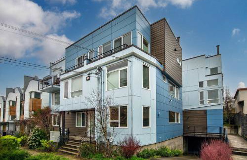 Lake & City View Modern Retreat w AC - Photo 21