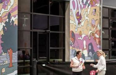 Mid-Century Style And Class In Quiet NE Location - Foto 40