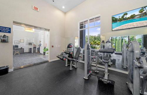 Modern 2BR2BA Pool Gym Near Airport #8 - Foto 27