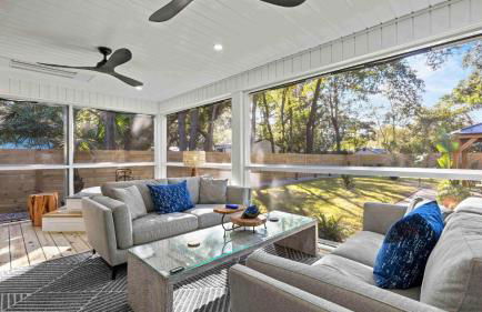 The Surf House: Stylish 2BR Haven - Foto 27