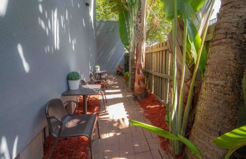 Nawlins vibe with rooftop verandah near Riverwalk and downtown - Foto 25