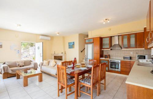 Villa Petros Large Private Pool Walk to Beach Sea Views A C Wifi Car Not Required - 180 - Foto 23