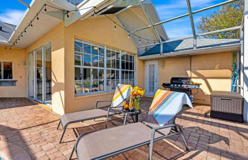 Spacious Canal-View Home with Pool and Game Room - Foto 70