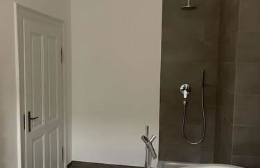 BG Living & Hosting - Exklusive Jugendstilwohnung an der Mosel in Ürzig - 2 Schlafzimmer, bis 4 Personen, Fahrradkeller, Waschmaschine & Trockner - Foto 8