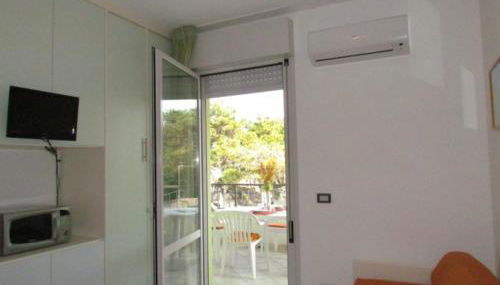 Flat With Spacious Balcony in Bibione - Photo 4