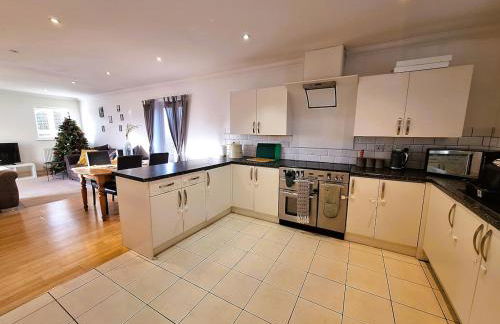 Modern home close to amenities and transport links - Foto 10