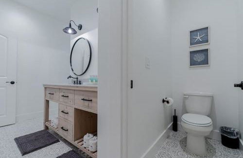 Stunning beach house just a short walk to beach - Foto 26