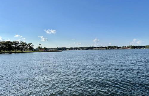 Lake Conroe 3BR Home w Boat Ramp Access, Kings, BBQ, Sleeps 8 - Photo 8