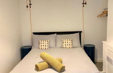 Holly Tree Cottage - 3 bedrooms and large garden with optional glamping double outside - Foto 19