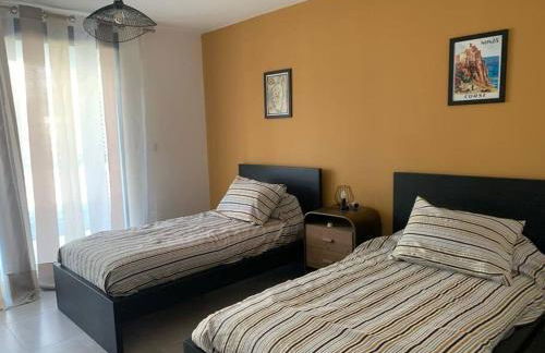 Rez de maison neuve Piscine WiFi Poolhouse en Pierre - Foto 13