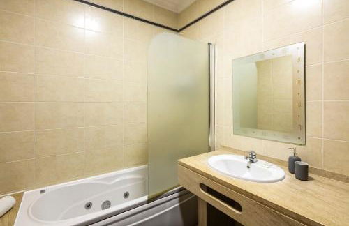 Lagos Apt with pool and huge balcony Very close to Beach and Marina - Foto 13