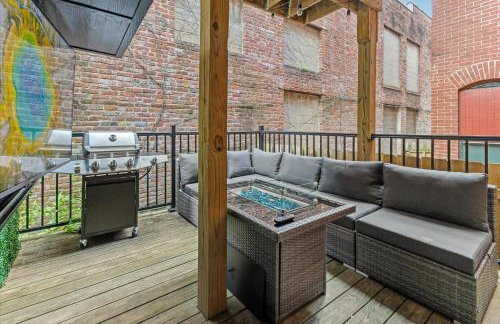 Steps away from Mass Ave Restaurants and Big Patio - Foto 2