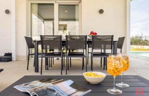 Brand New Villa with Private Heated Pool - Foto 15