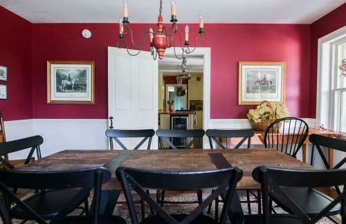 1820 House - VT Charm + Modern Comforts + Hot Tub - Foto 16