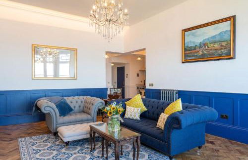 Signature Beachfront Home, Panoramic Sea Views & Marble Fireplace - Foto 6