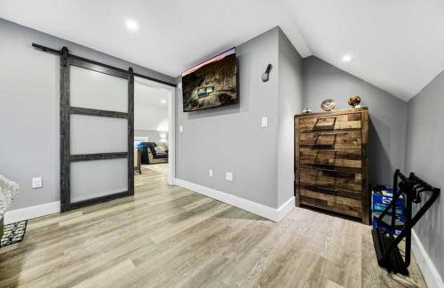 New Sunday River Ski Retreat with Hot Tub Spa - FirePit Sleeps 16 - Foto 54