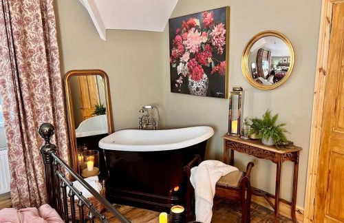 6 Luxury home near family park Pet friendly - Photo 3