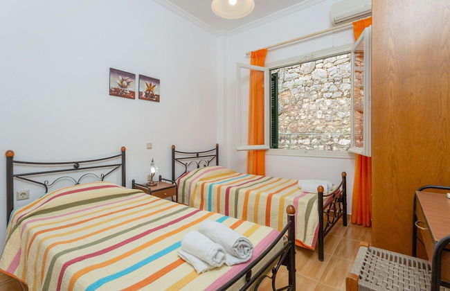 Sofia Large Private Pool Walk to Beach Sea Views A C Wifi Car Not Required - 1552 - Photo 24