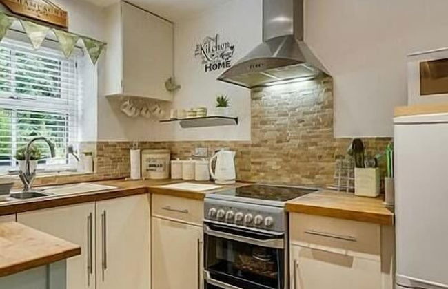 Coach House Bungalow - Photo 2