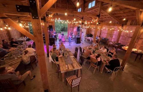 Restored Beautiful Airstream Fully Equipped with Incredible Outdoor Living in Texas - Foto 45