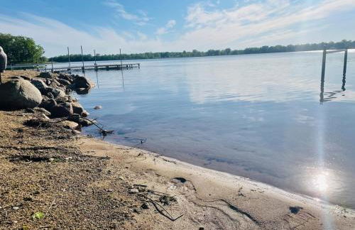 Lake Escape with paddle boards, fire pit & game room - Foto 21