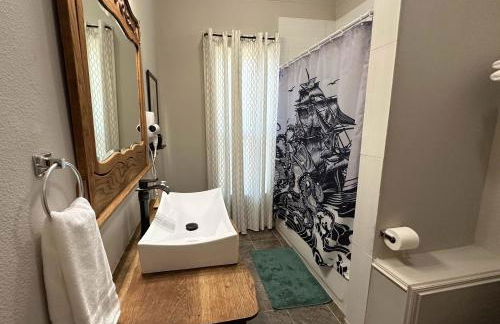 Blueberry Bungalow - Locally Run! Enjoy our PS5! - Foto 16