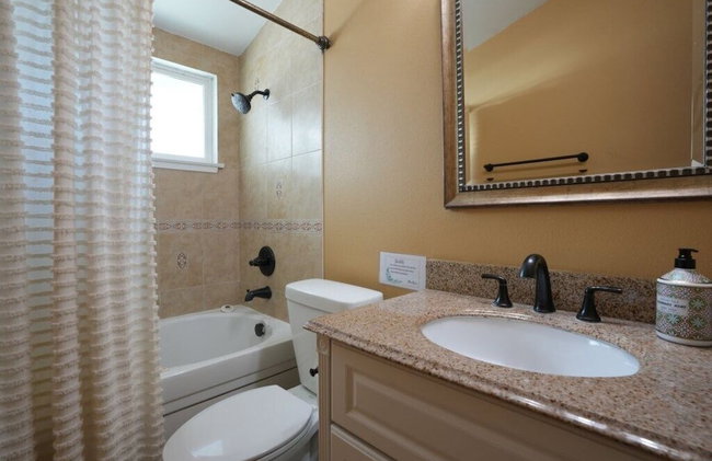 Sweet 4 bedroom, 3 bath plus Loft Bedroom, Pool Home - Foto 45
