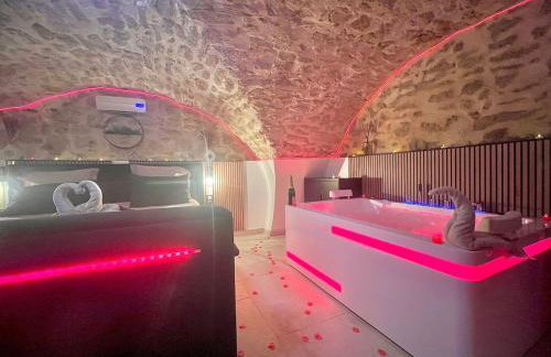 Secret LoveRoom - SpaBalnéo, Lit King Size, CLIM, Chic, calme et discret, 2 personnes - Foto 42