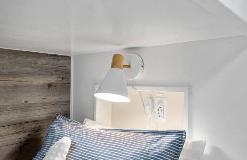 Escape to Sand Dollar Holler: Coastal Retreat, 3 Beds, 2.5 Baths, Sleeps 10! - Foto 90