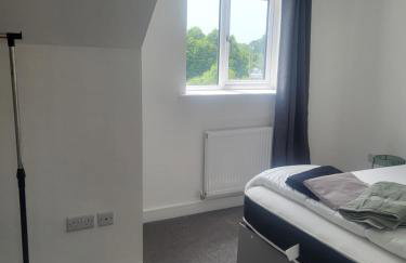 New Build 3-Bed in Rotherham Fast WiFi, Garden & Driveway - Foto 11