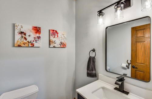 Huge Family Home with Pool - 13 Mi to Lake Michigan! - Foto 11