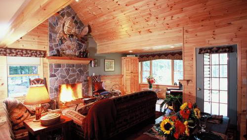 Upscale Fryeburg Cabin Hot Tub and Billiards Table! - Foto 3