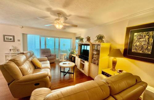 Belair Lane condo community pool managed by Sky Run Naples - Foto 12